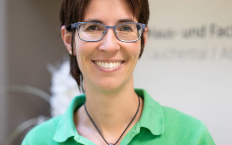 Dr. Nadine Bangert